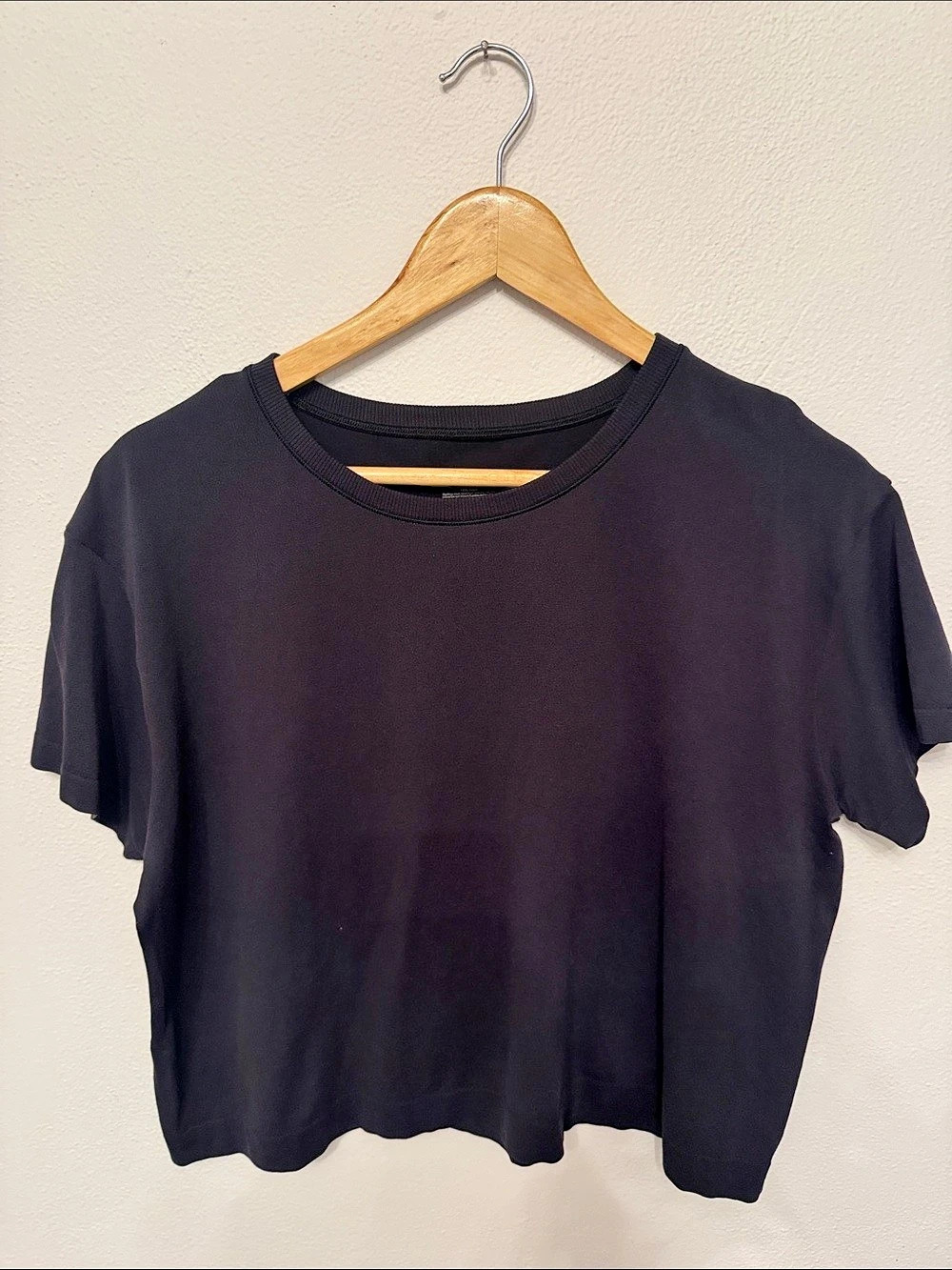 Athleta Short Sleeve Nylon Tee in Black Size Medium